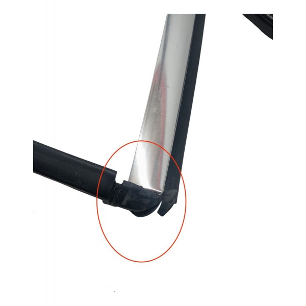 Guarnição Pestana Traseira Direita Peugeot 3008 2011 Detalhe