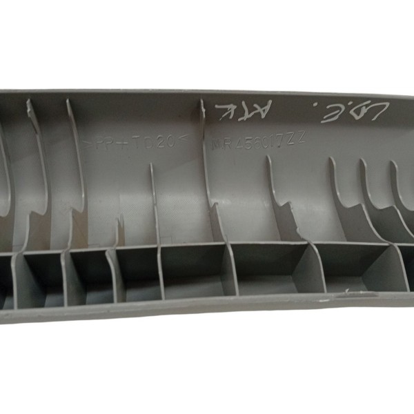 Moldura Central Esquerdo Mitsubishi Airtrek 2004 2005