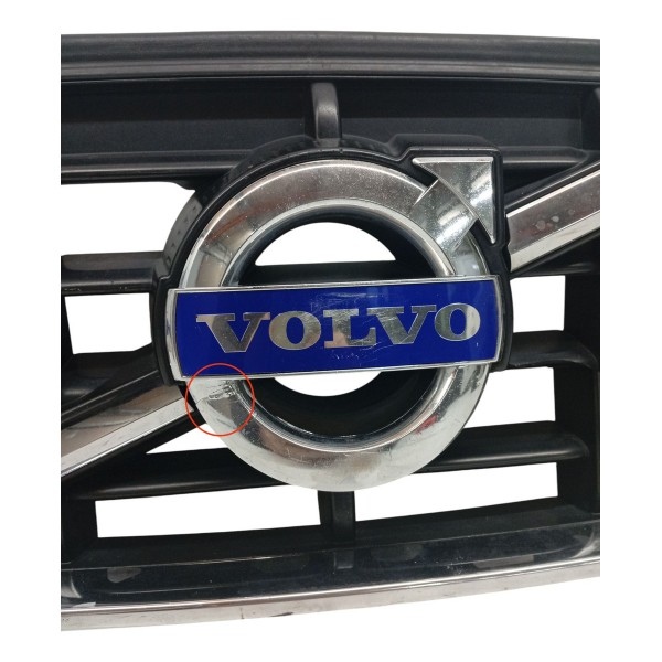 Grade Dianteira Emblema Volvo Xc60 T5 2012 Detalhe