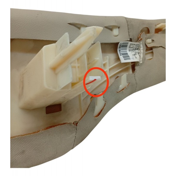 Acabamento Banco Traseiro Direito Volvo Xc60 T5 2012 Detalhe