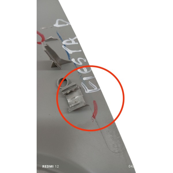 Moldura  Parabrisa Esquerdo Ford Fiesta 2007 Detalhe