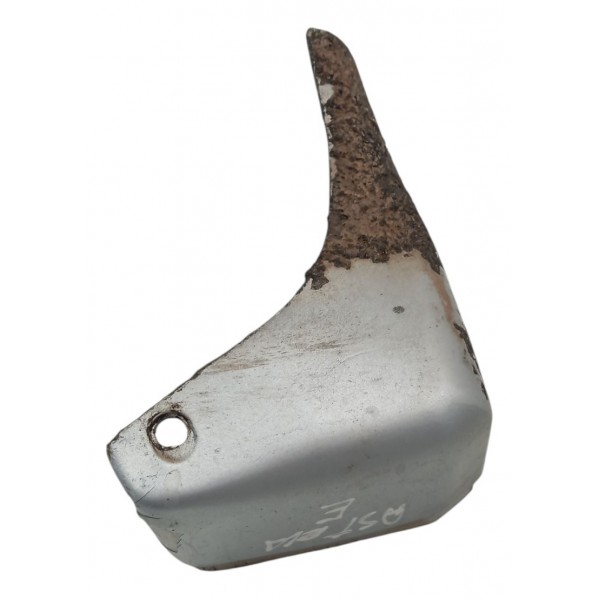 Moldura Traseira Esquerda Ar Gm Astra 2.0 2000 Detalhe