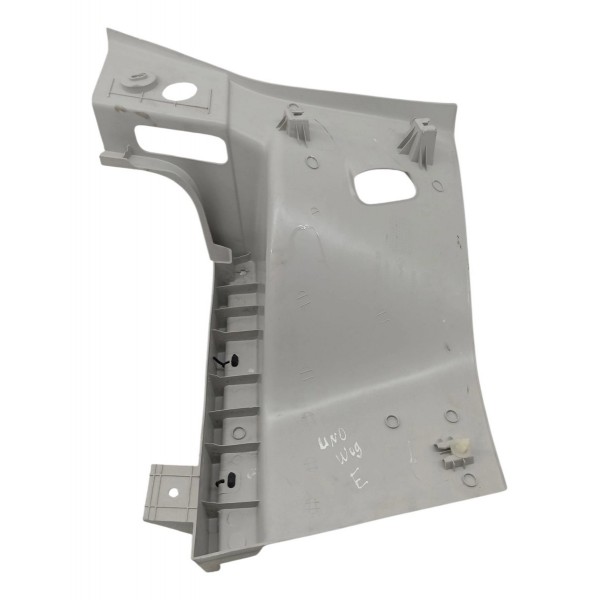 Moldura Bagagito Traseiro Esquerdo Fiat Uno Way 2011 Detalhe