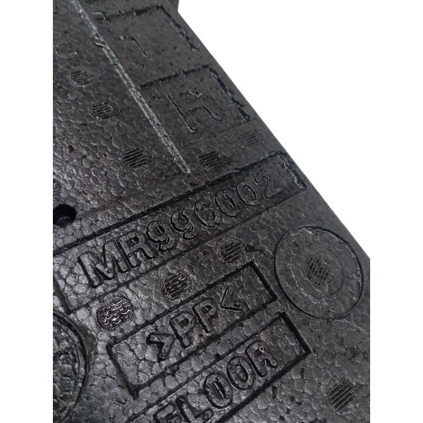 Isopor Porta Malas Direito Mitsubishi Airtrek 2006 Detalhe