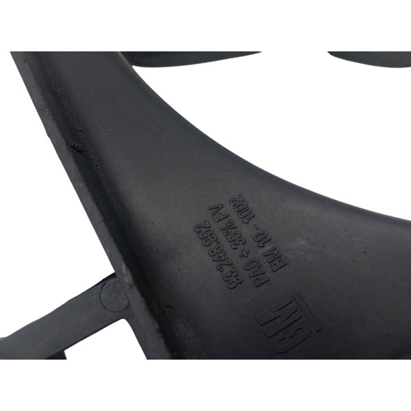 Moldura Ventoinha Radiador Chevrolet Corsa 2002 2003 Detalhe