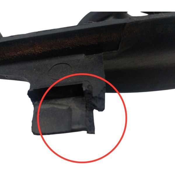 Moldura Ventoinha Radiador Chevrolet Corsa 2002 2003 Detalhe