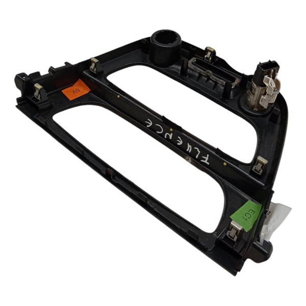 Moldura Painel Central Rádio Acendedor Renault Fluence 2011