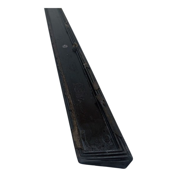 Friso Lateral Dianteiro Direito Chevrolet Celta 2p 2001 2002