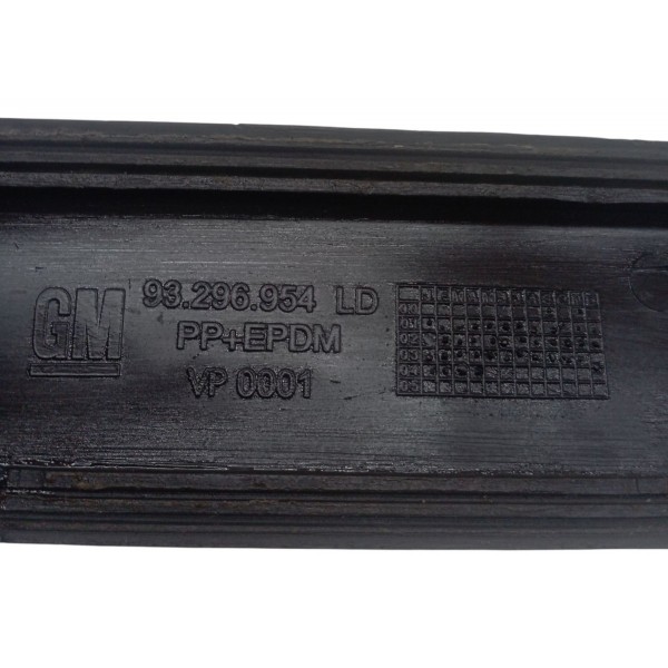 Friso Lateral Traseira Direito Chevrolet Celta 2002 Detalhe