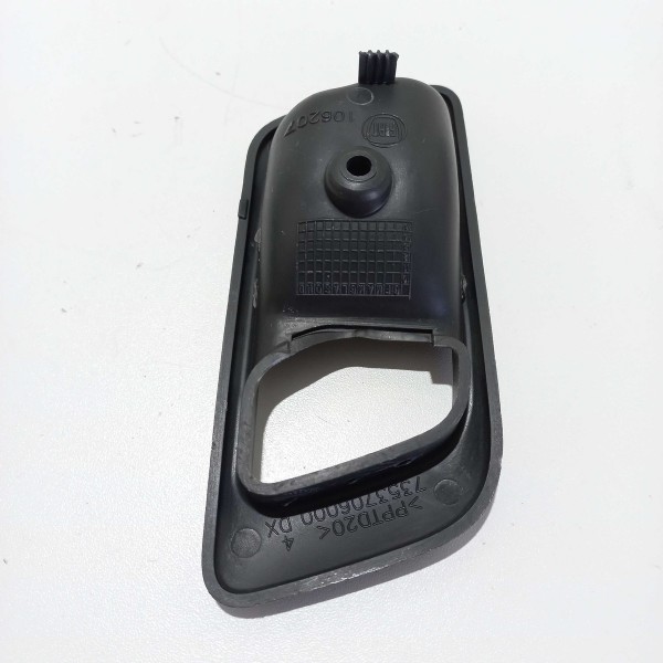 Moldura Maçaneta Interna Direita Fiat Siena 2011
