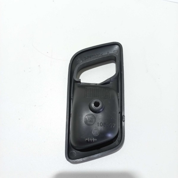 Moldura Maçaneta Interna Direita Fiat Siena 2011