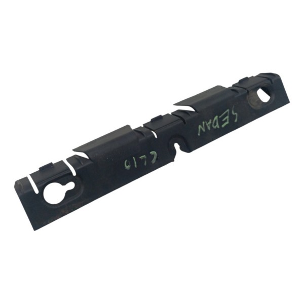 Guia Parachoque Traseiro Esquerdo Renault Clio Sedan 2004