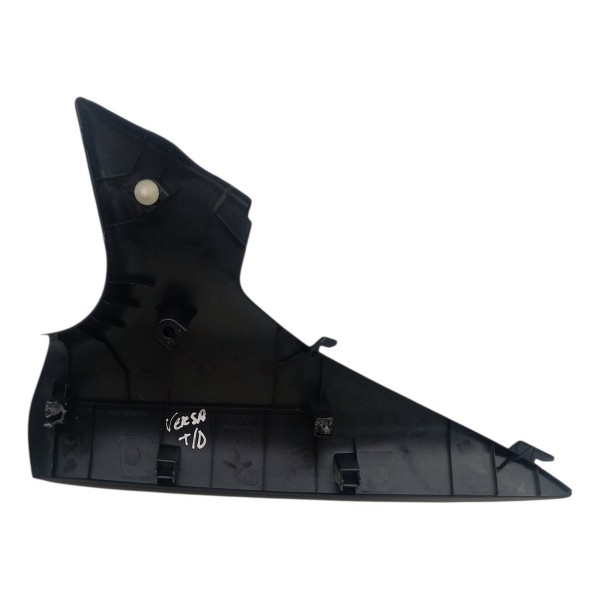 Acabamento Coluna Traseira Direita Nissan Versa 2019 Detalhe