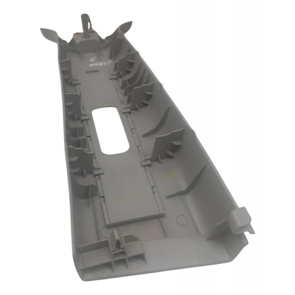 Acabamento Superior Coluna Direita Nissan Versa 2018 Detalhe