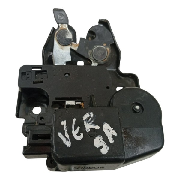 Trava Porta Malas Nissan Versa 1.6 2018 2019