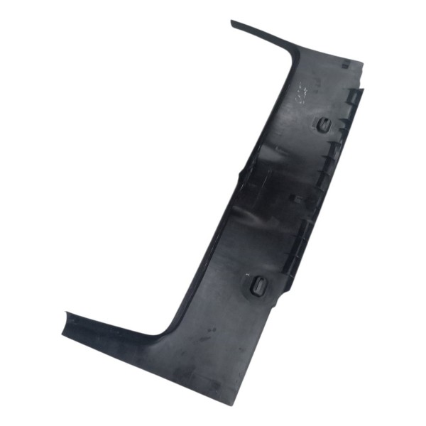 Moldura Acabamento Porta Malas Volkswagen Golf  2001 Detalhe