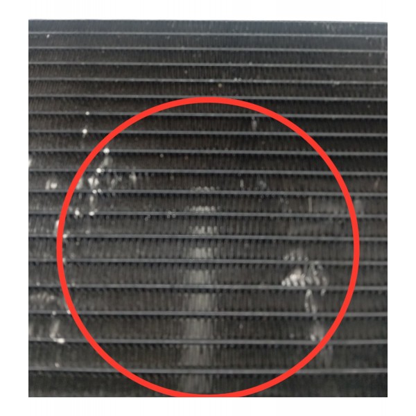 Condensador Ar Condicionado Volkswagen Golf 2.0 2001 Detalhe