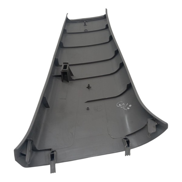 Moldura Coluna Esquerda Volkswagen Golf 2001 Detalhe