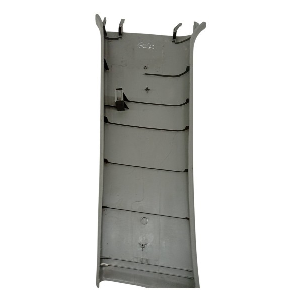 Moldura Coluna Direita Volkswagen Golf 2001 Detalhe