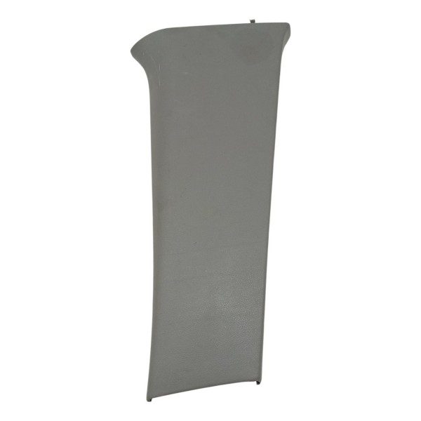 Moldura Coluna Direita Volkswagen Golf 2001 Detalhe