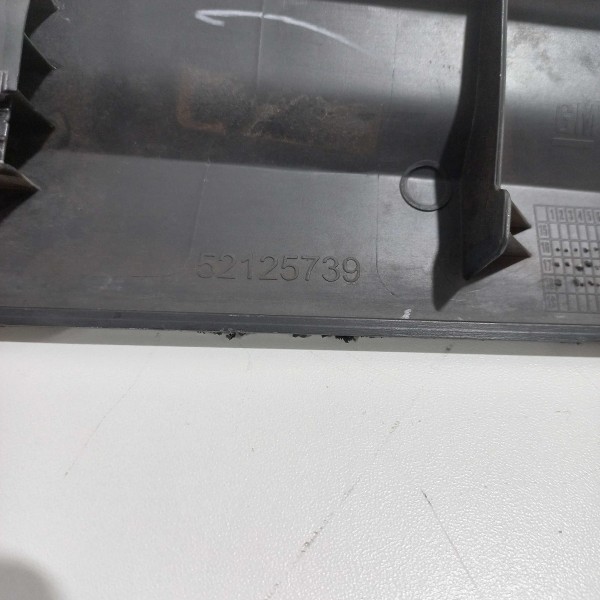 Moldura Inferior Porta Dianteira Esquerda Chevrolet Onix 1.4