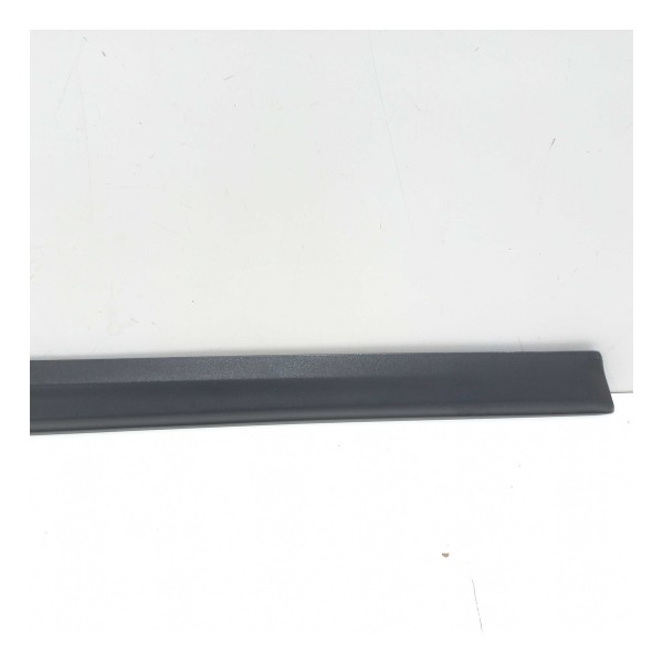 Moldura Inferior Porta Dianteira Esquerda Chevrolet Onix 1.4