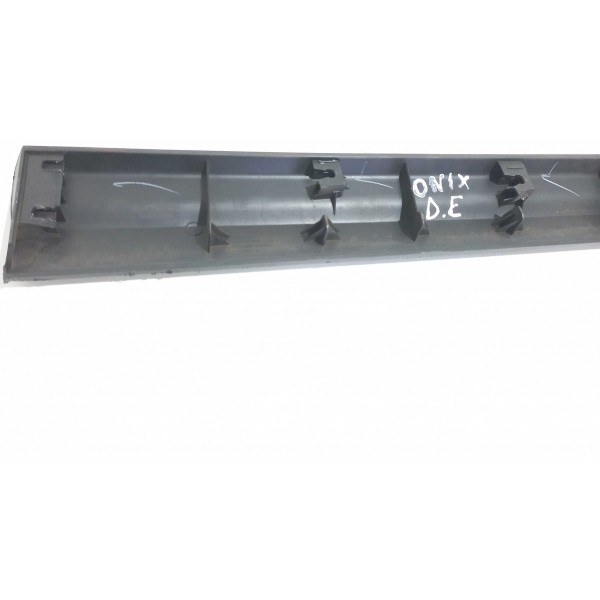 Moldura Inferior Porta Dianteira Esquerda Chevrolet Onix 1.4