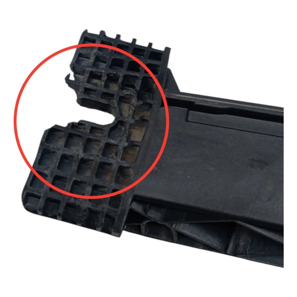 Travessa Grade Churrasqueira Peugeot 308 Allure 2013 Detalhe