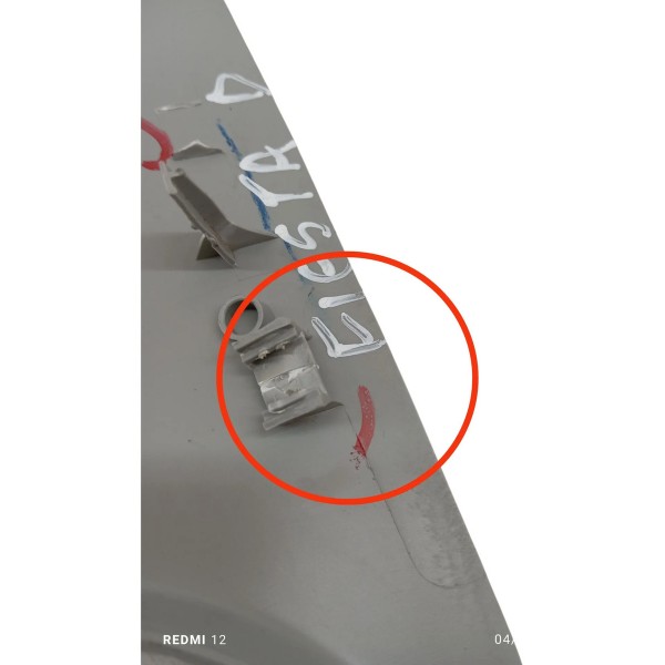 Moldura  Parabrisa Esquerdo Ford Fiesta 2007 Detalhe