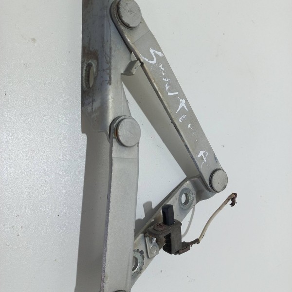 Dobradiça Capo Esquerdo Vw Santana 2000